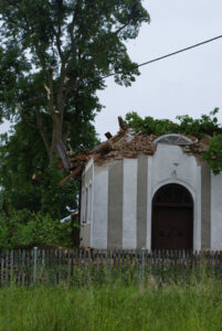 Kaplica Jerozolimska w Ornecie (uszkodzony dach po burzy)